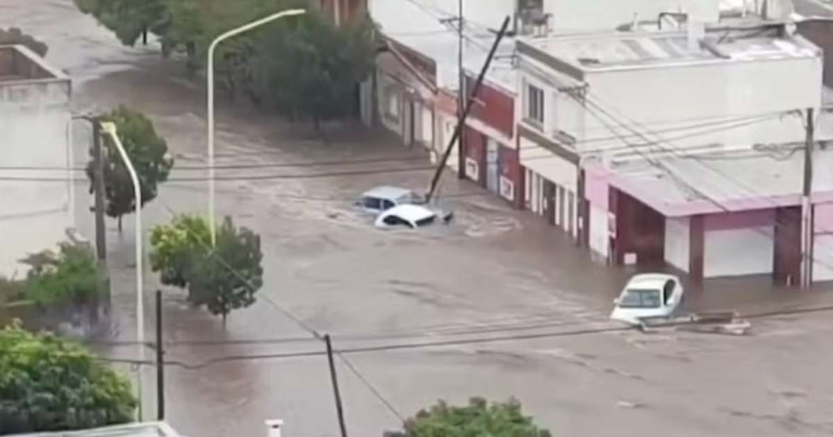 Quantidade de chuva prevista para um ano cai em um único dia e deixa mortos na Argentina