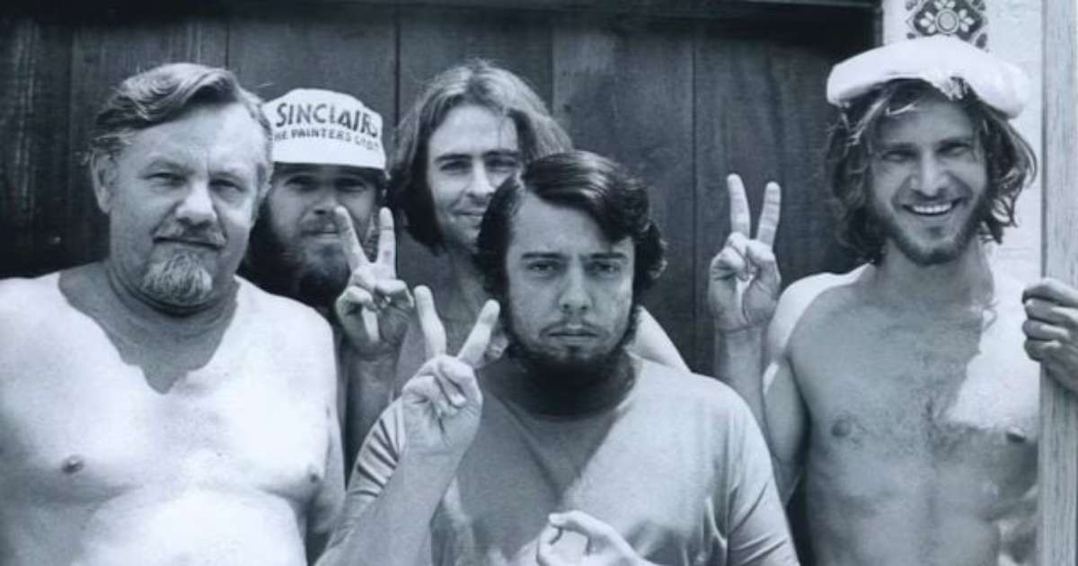 Há mais de 50 anos, Harrison Ford tinha profissão inusitada: Falecido hoje, compositor Sergio Mendes já compartilhou foto rara do ator neste trabalho