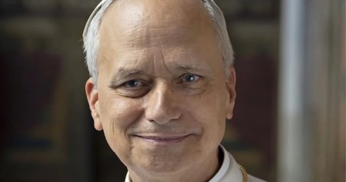 Vaticano divulga 1ª foto oficial do papa Leão XIV