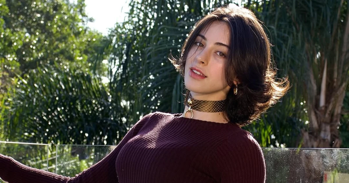 Influenciadora Bella Longuinho mostra antes e depois do corpo após iniciar transição de gênero