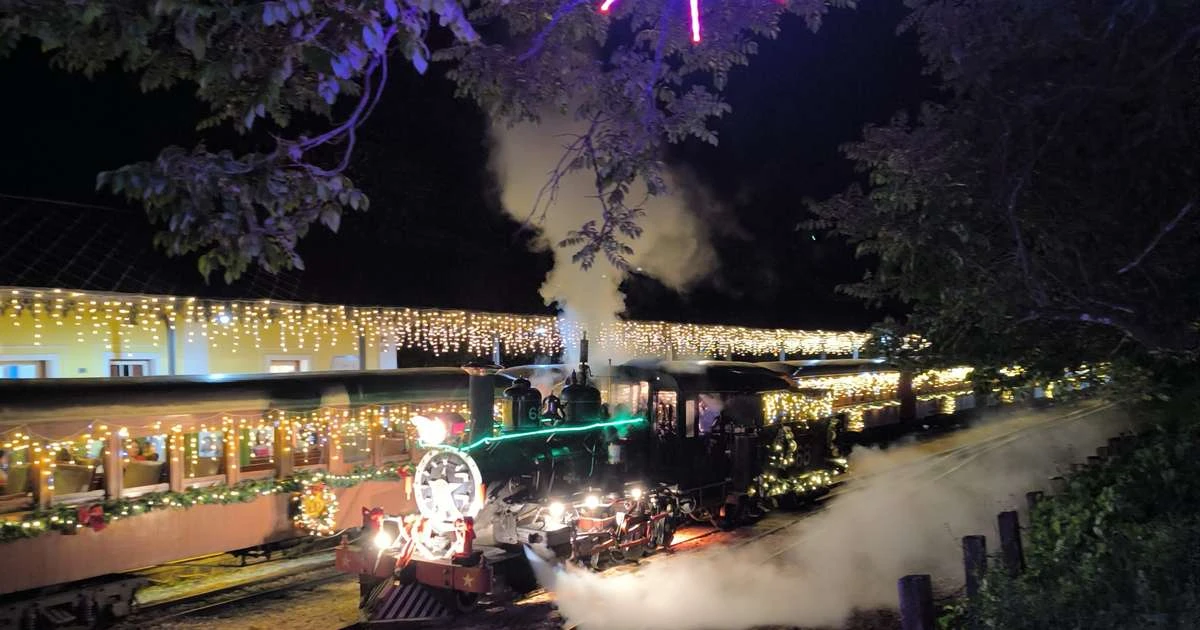 Tiradentes vive magia do Natal com Papai Noel e Maria Fumaça