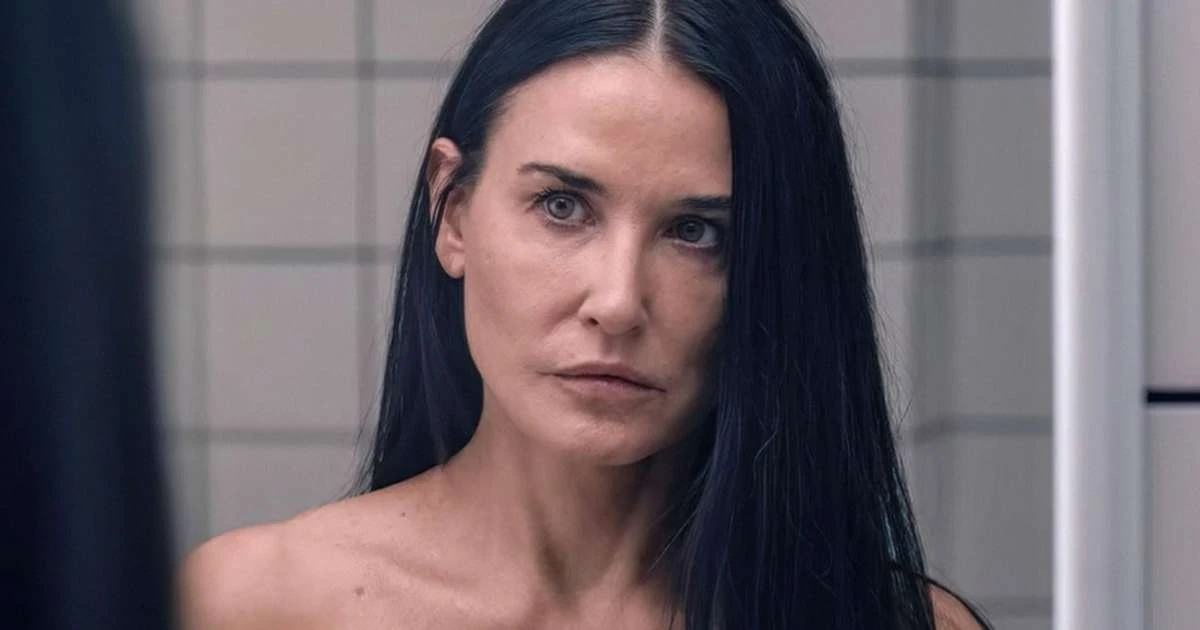 Demi Moore detalha em biografia a descoberta sobre seu pai biológico: 'Não merecia estar ali'