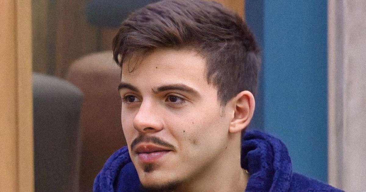 Thomaz Costa é alvo de críticas na web após lançar 'curso de superação'