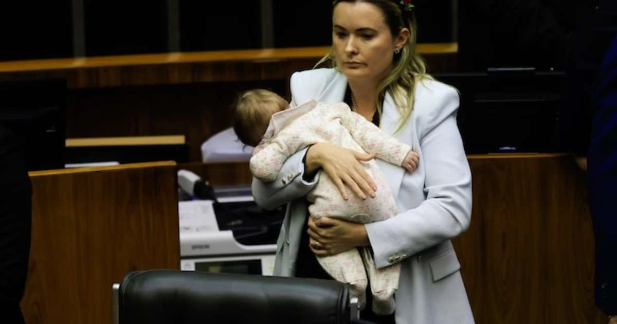 Zanatta apresenta defesa e diz que levar bebê para motim na Câmara é gesto de 'dever de maternidade'