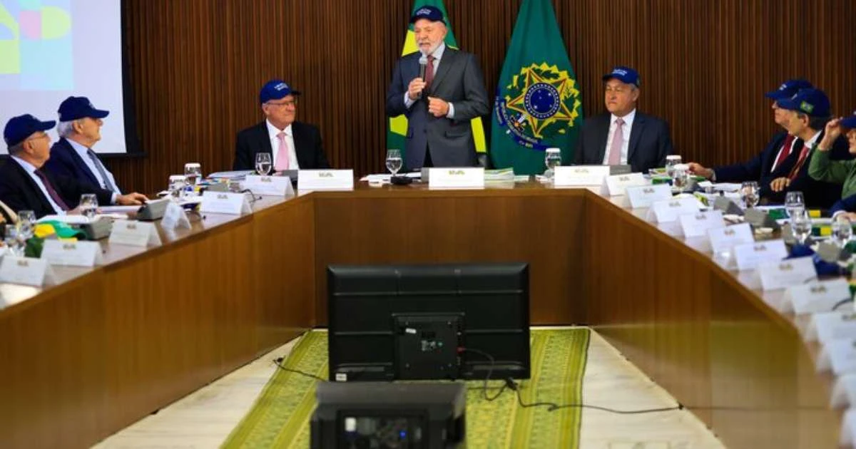 Lula diz que Tarcísio será seu adversário em 2026 e cobra lealdade de ministros do Centrão
