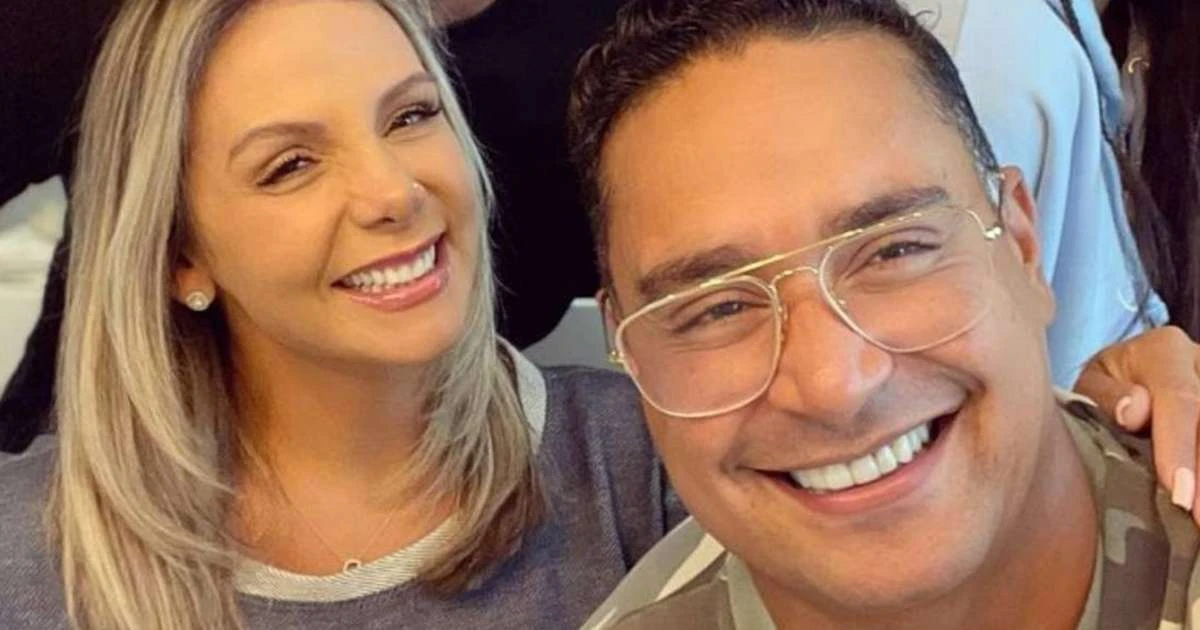 Renovou votos! Vestido de noiva de Carla Perez divide opiniões: 'Não dá...'