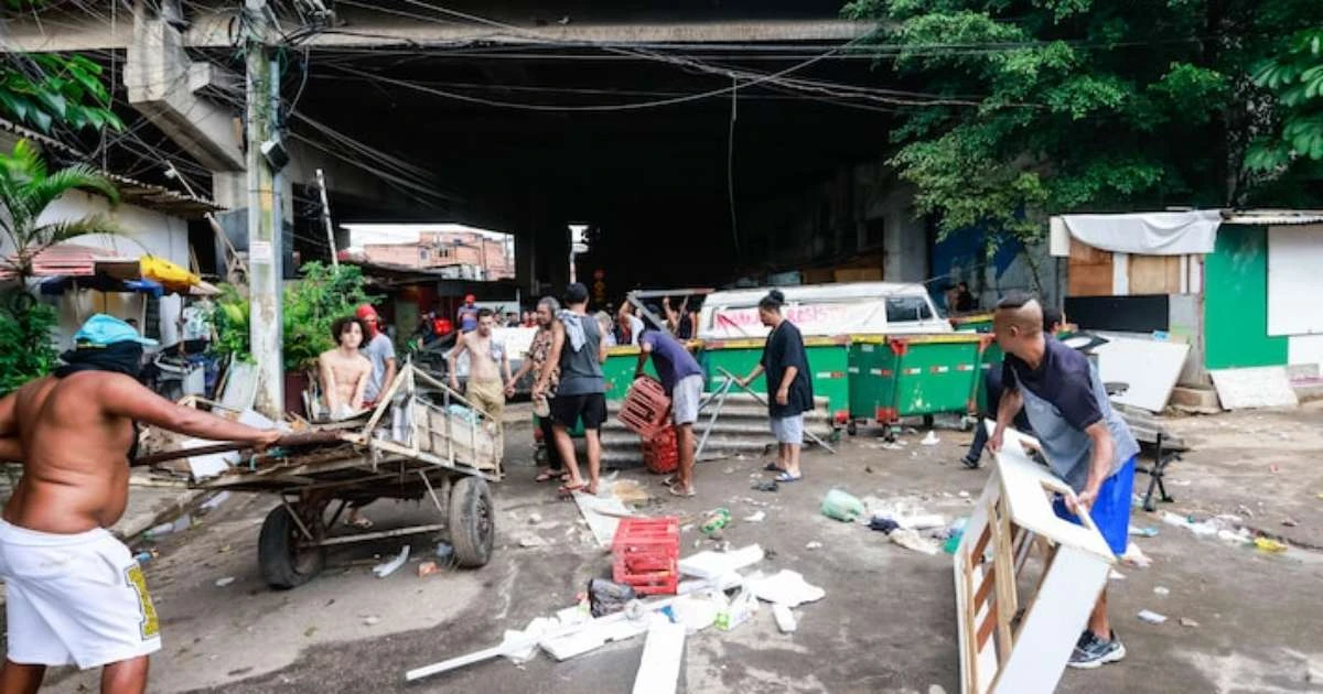 Moradores fazem barricadas após entrada da PM em favela do centro onde governo de SP prevê remoção