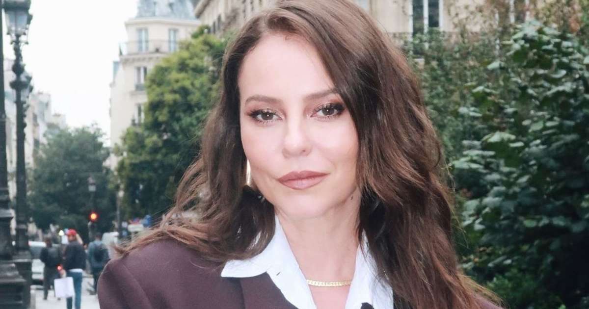 Exibiu as curvas! Paolla Oliveira arrasa com vestido transparente em Paris; confira