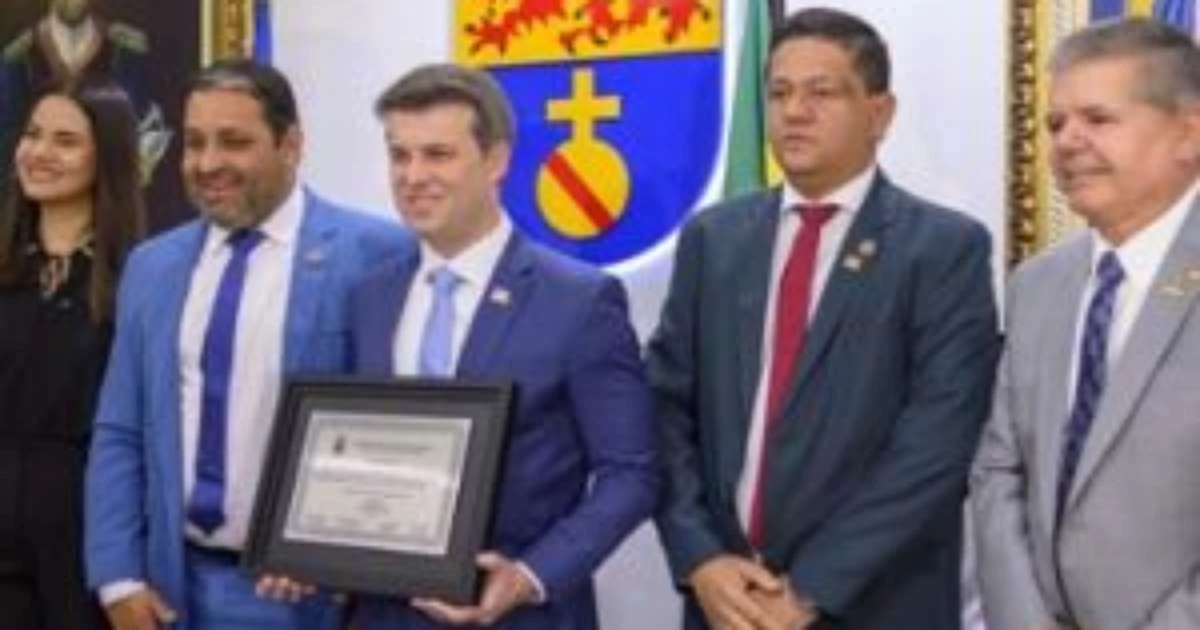 Conselheiro do TCE-PE, Eduardo Porto, recebe título de Cidadão Olindense