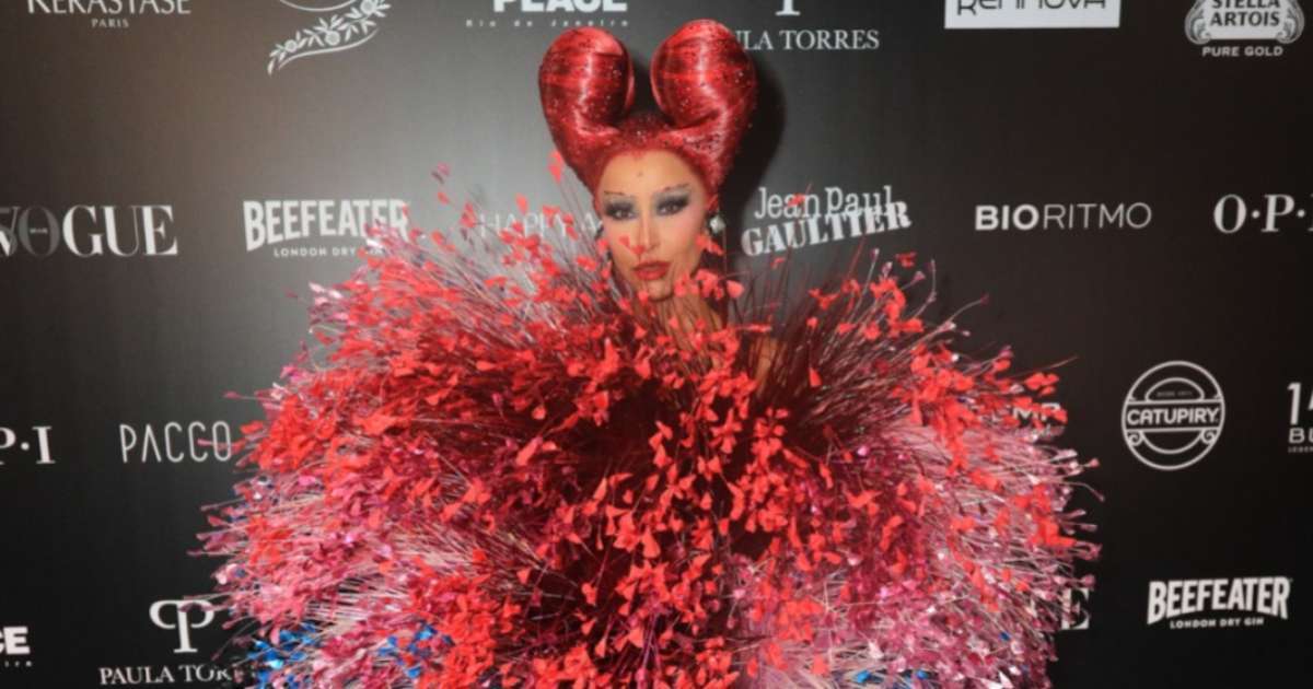 Sabrina Sato fala de 'maratona' entre ensaios de carnaval e baile da Vogue: 'passa um lencinho'