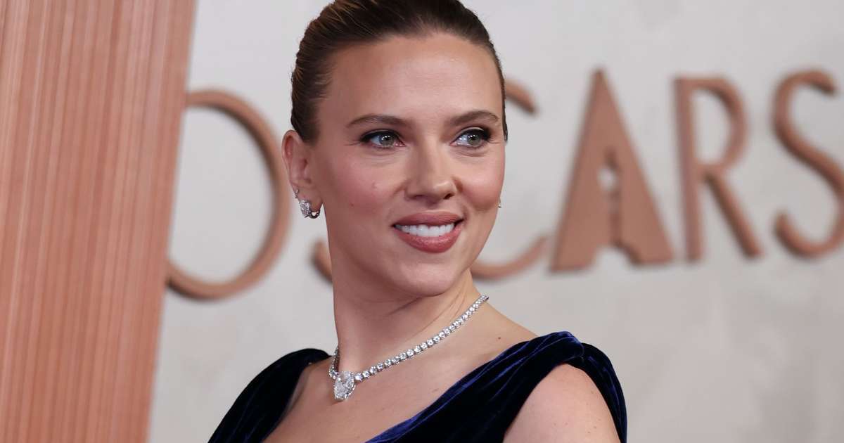 Por que Scarlett Johansson se nega a tirar selfies com fãs