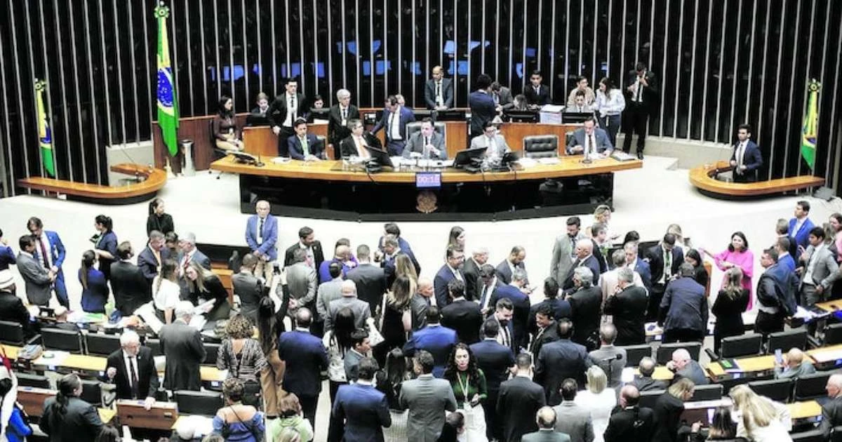 Coluna do Estadão é preferida entre deputados e senadores, aponta pesquisa