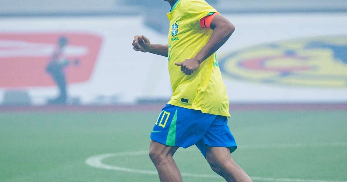 Fruto de sua própria gravadora, Ronaldinho Gaúcho anuncia álbum que reúne Sean Paul, Léo Foguete e Natanzinho Lima
