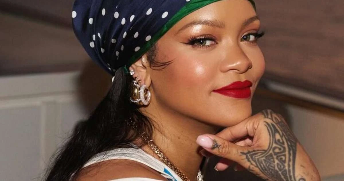 Rihanna quebra hiato musical com nova faixa para trilha sonora de 'Smurfs'; ouça
