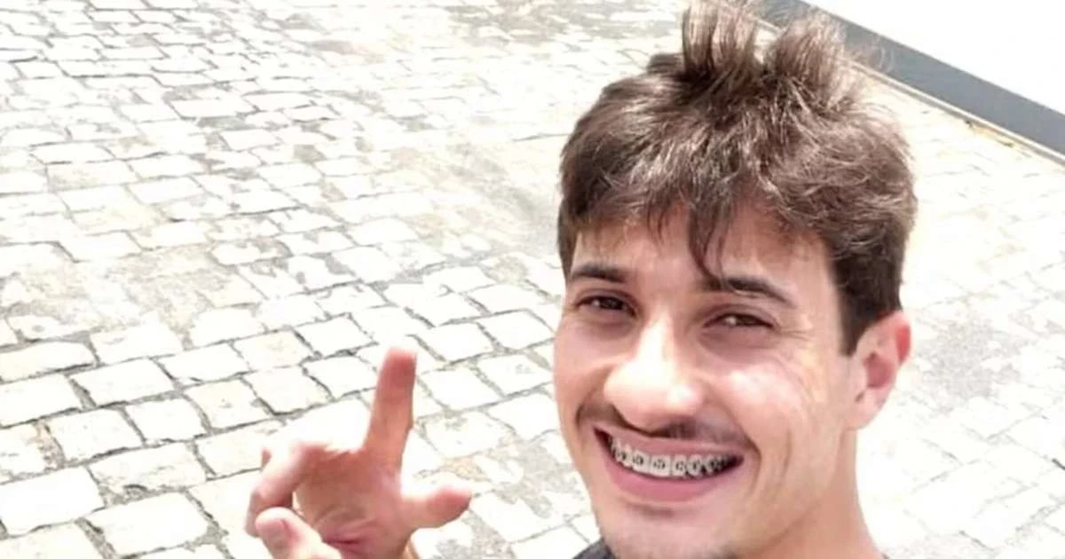 Tragédia! Influenciador de 24 anos morre após caminhão cair em ribanceira