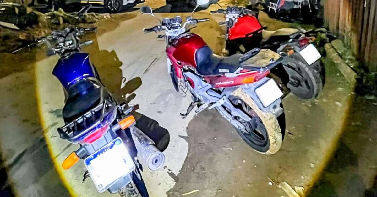 Operação surpresa da BM desmantela esconderijo com motos roubadas na Zona Norte de Porto Alegre
