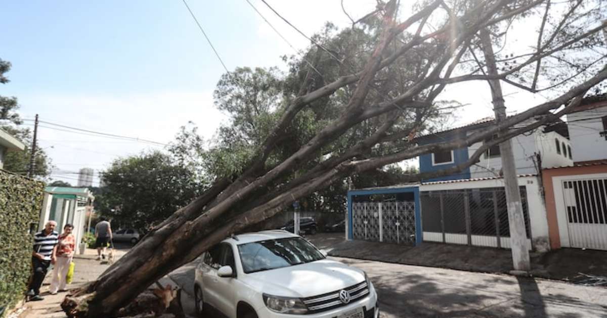 Falta água em São Paulo depois do temporal; veja regiões afetadas segundo a Sabesp