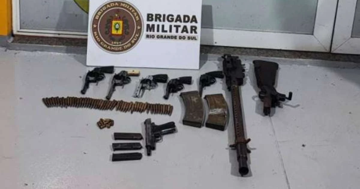 Dupla é presa com arsenal de armas em abordagem na ERS-344