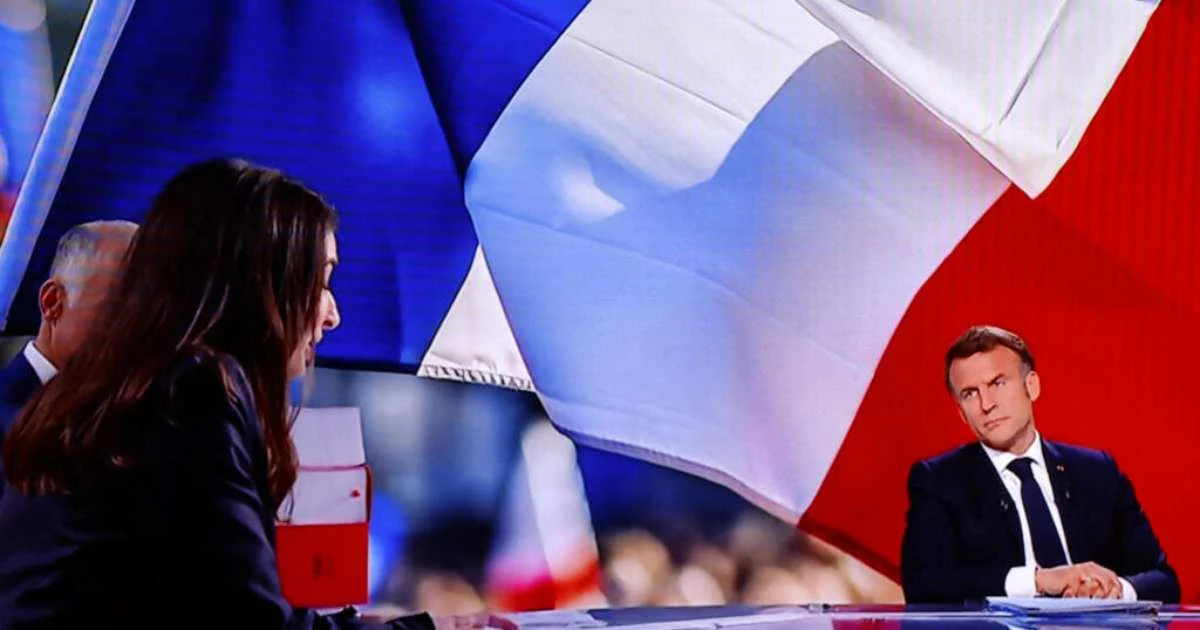Macron defende seus oito anos de governo, mas sofre duras críticas de opositores de direita e esquerda