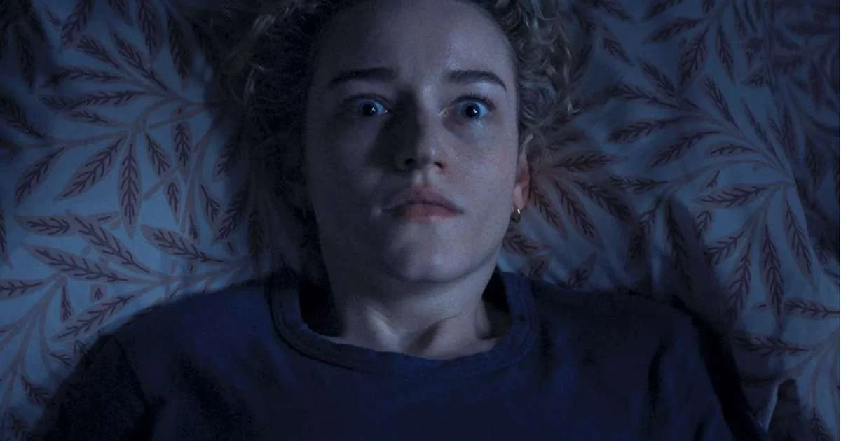 A Hora do Mal: filme de terror com Julia Garner ganha trailer oficial