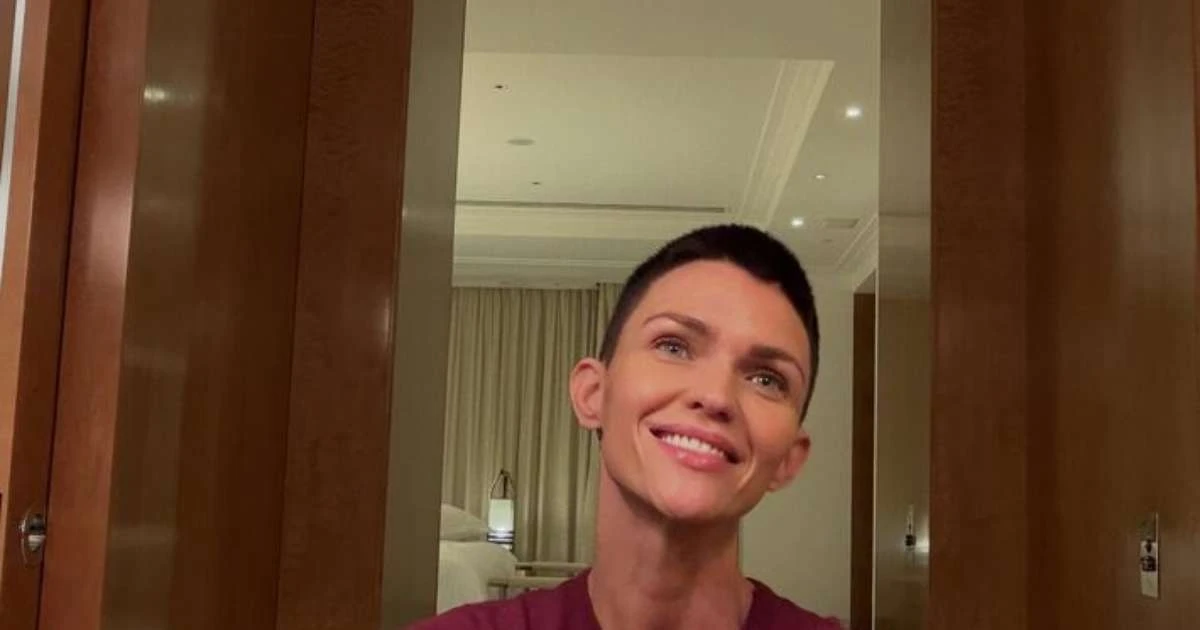 Ruby Rose quebra costelas após sofrer acidente doméstico; veja vídeo do momento