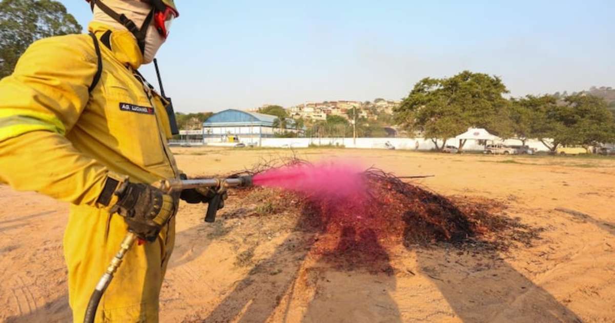 Governo de SP testa substância que apaga incêndio 5 vezes mais rápido do que água