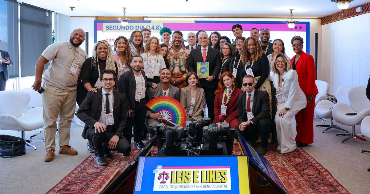 Moraes faz piada com influenciadores sobre tirar foto: 