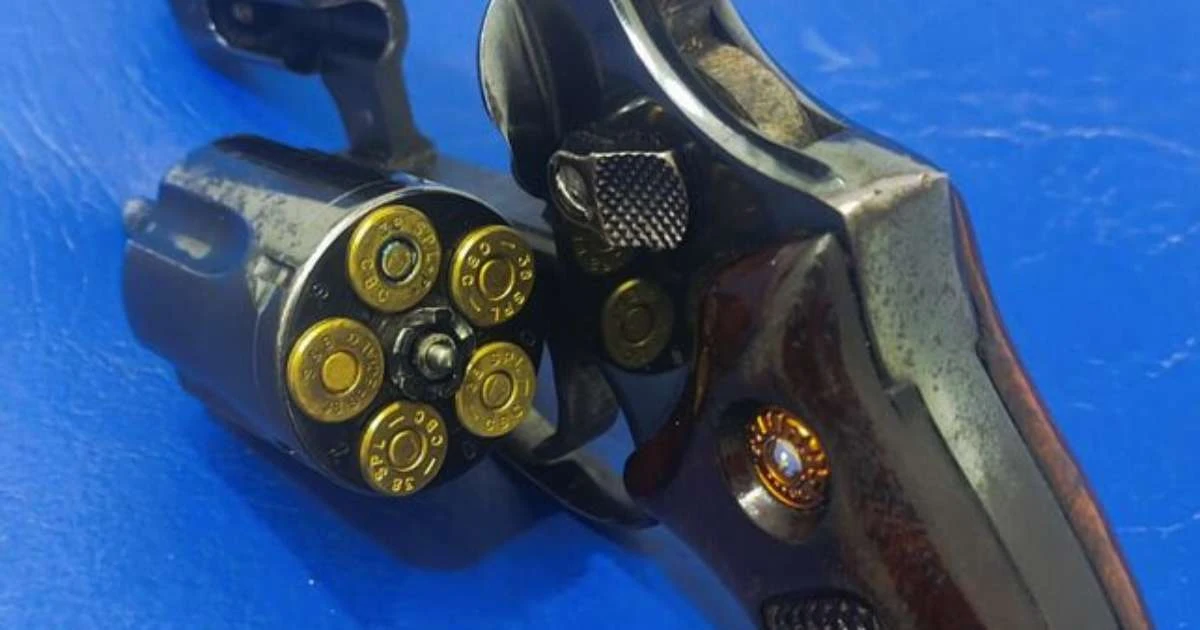 Adolescente de 13 anos revela esconderijo de arma após perseguição em Maquiné e 3 jovens são apreendidos