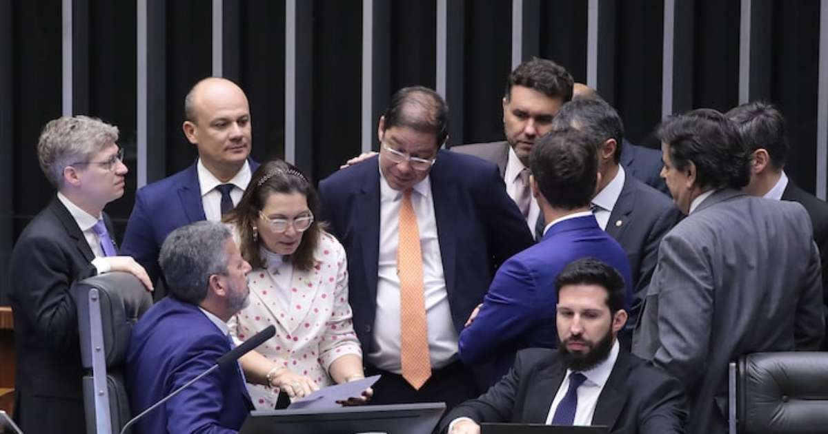 Câmara aprova 3º projeto do pacote fiscal com teto para salário mínimo, mas desidrata mudança no BPC