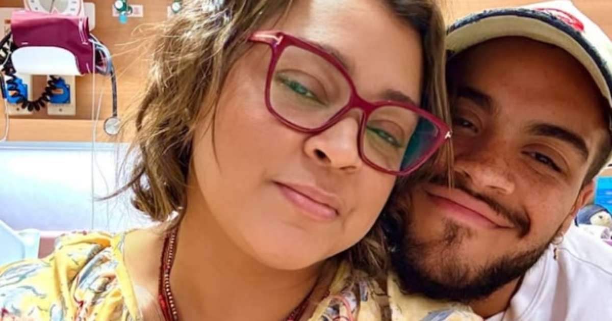 Filho de Preta Gil posta foto de mãos dadas com cantora após cirurgia: 'Ela é uma guerreira'