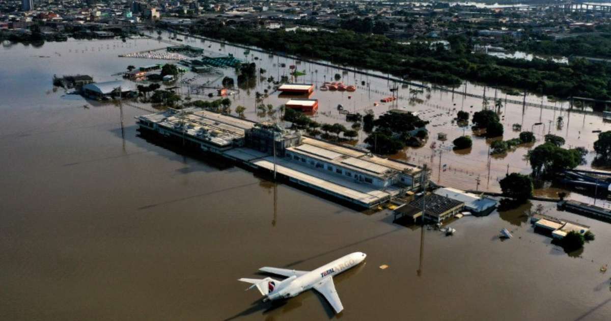 Aeroporto de Porto Alegre retoma voos comerciais na segunda-feira, diz Costa Filho