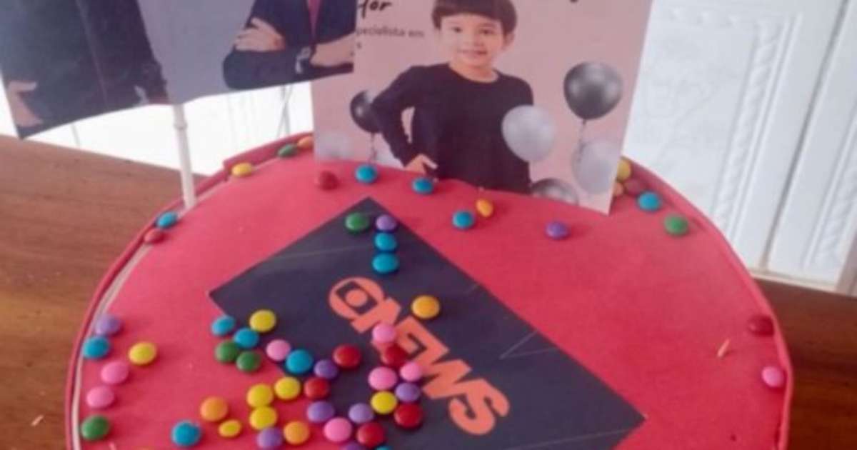 Cesar Tralli viraliza ao virar tema de festa infantil; veja o bolo