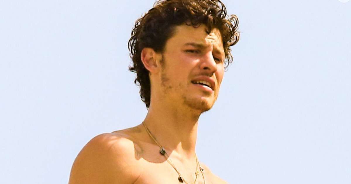 Quanta saúde! Antes do Rock in Rio, Shawn Mendes mostra corpo definido ao ser flagrado sem camisa em hotel. Fotos!