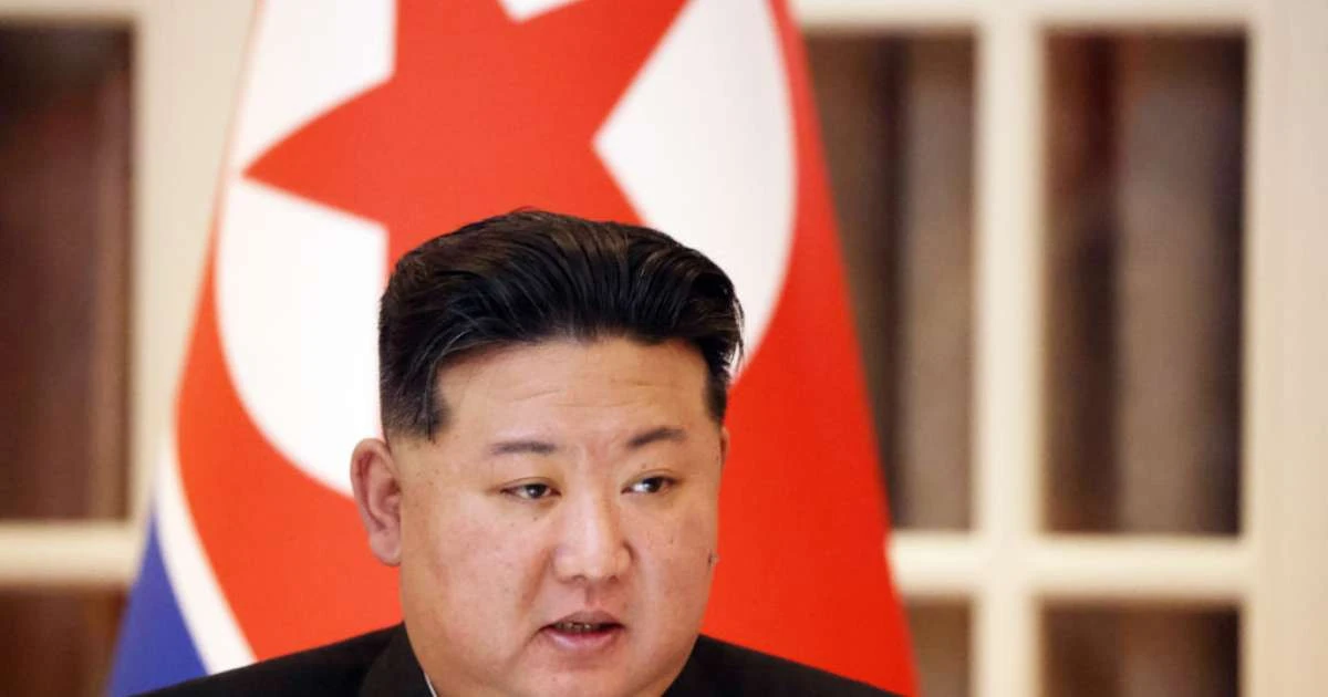 Kim Jong-un visita navio de guerra construído para 'punir provocações do inimigo'