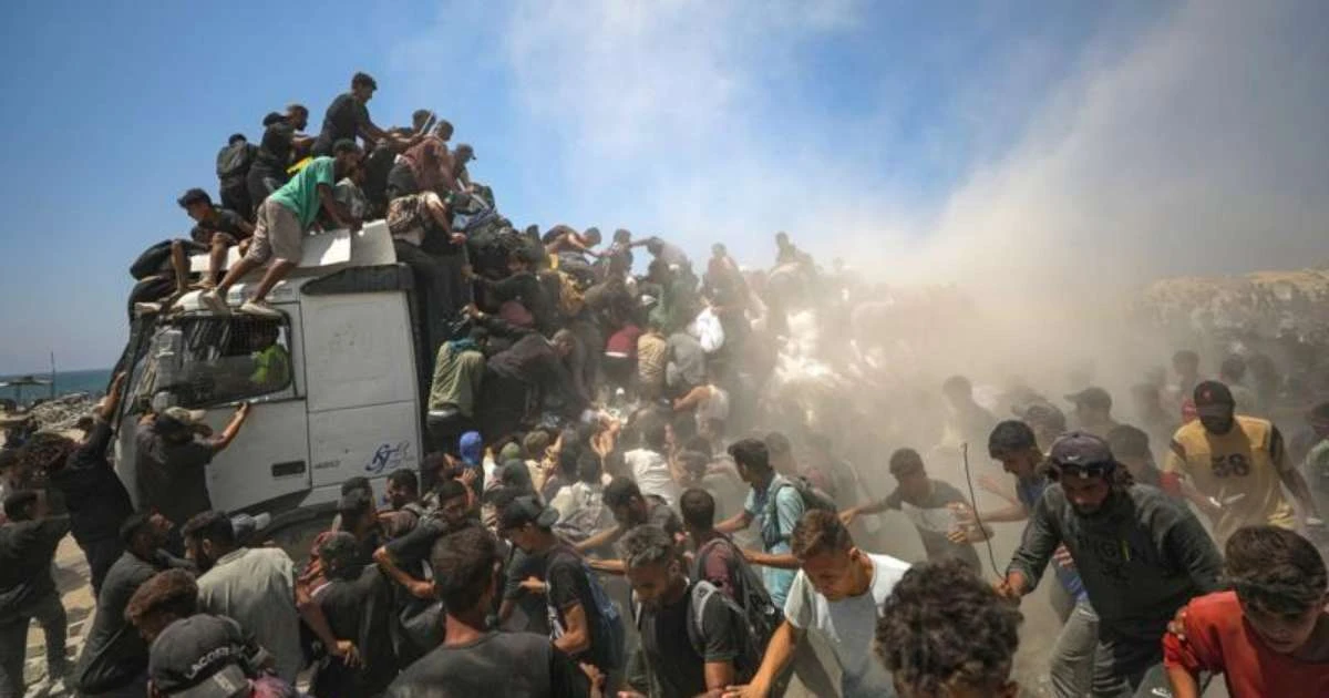 As imagens dramáticas da chegada de alimentos a Gaza após Israel reduzir restrições: 'Não é suficiente'