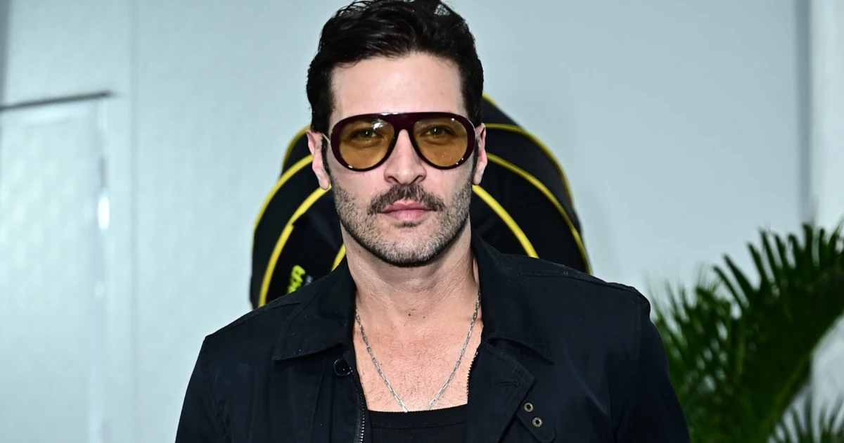 Galã de Vale Tudo, Leandro Lima detalha cenas íntimas com Odete Roitman: 'Não teve preparação'