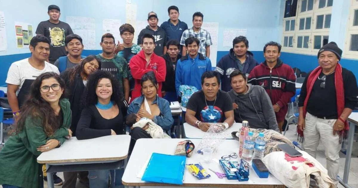 Pesquisadora brasileira é premiada em Paris por tese sobre educação de professores indígenas no RJ