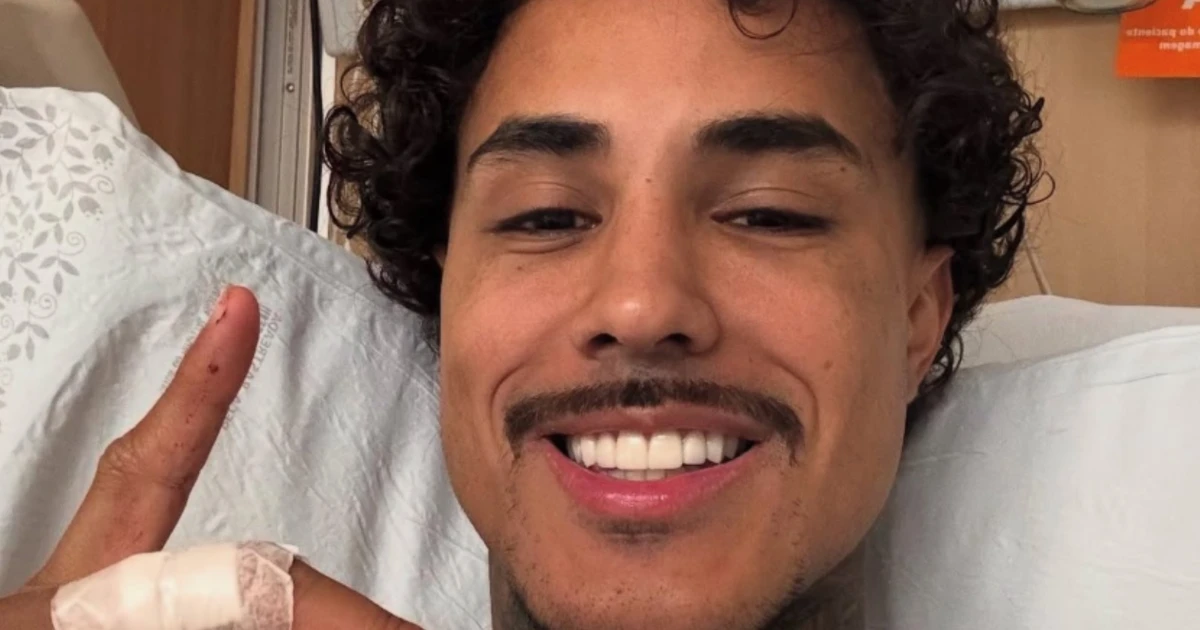 MC Livinho explica tratamento a laser para cicatrizar feridas após grave acidente de moto