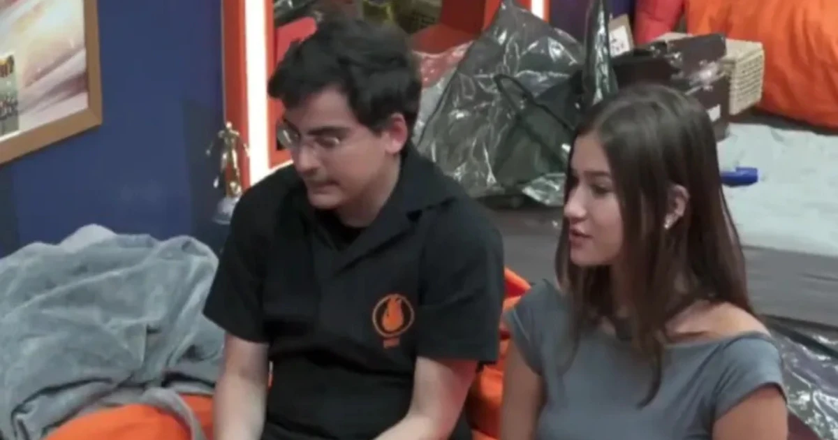 A Fazenda 17: Dudu se irrita com Duda: 'Você é traíra'