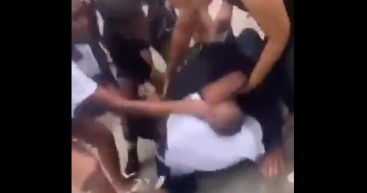 Policial militar é agredido por moradores em operação em Niterói (RJ)