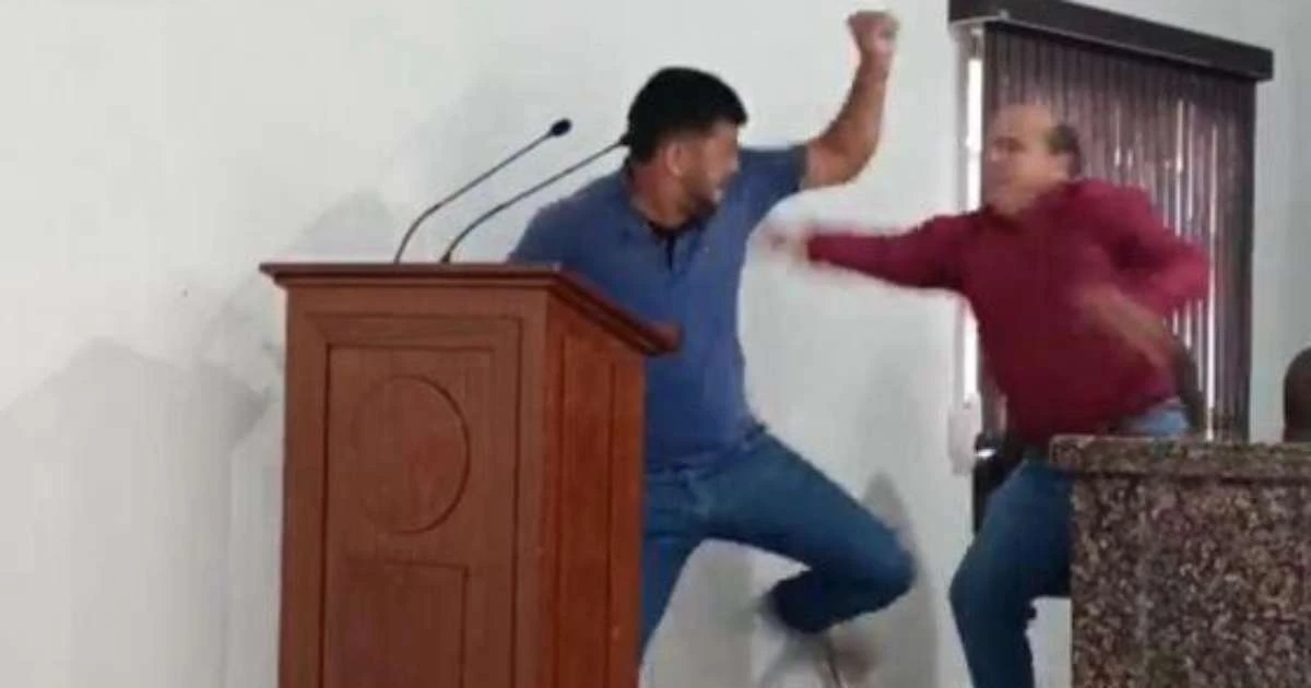 Vereadores trocam socos durante sessão na Câmara de Figueirópolis D'Oeste (MT)