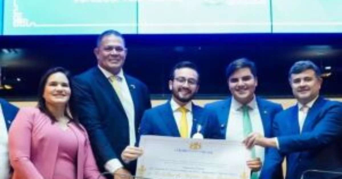 Deputado Lula da Fonte recebe Medalha de Mérito José Mariano
