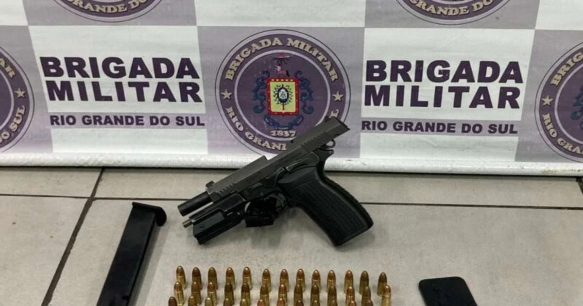 Dupla é presa em flagrante com pistola e carregador estendido no bairro Cristal em Porto Alegre