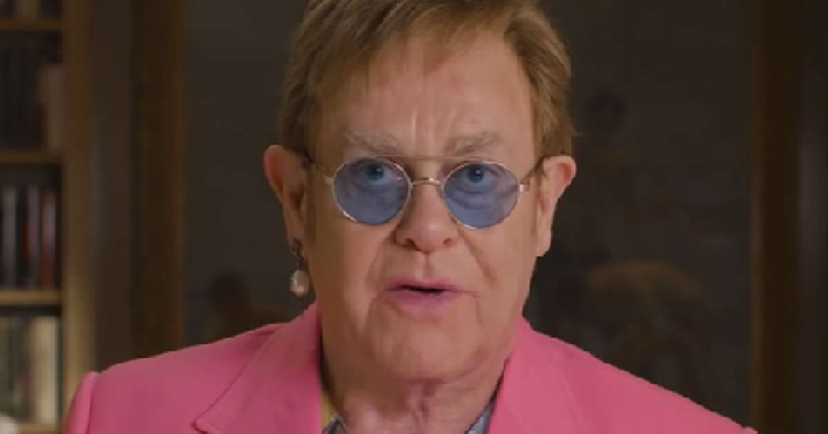 Elton John critica legalização da aaconha e fala sobre sobriedade