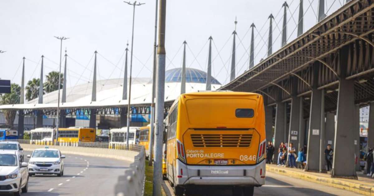 Porto Alegre oficializa passe livre em ônibus nos dias das eleições municipais de 2024