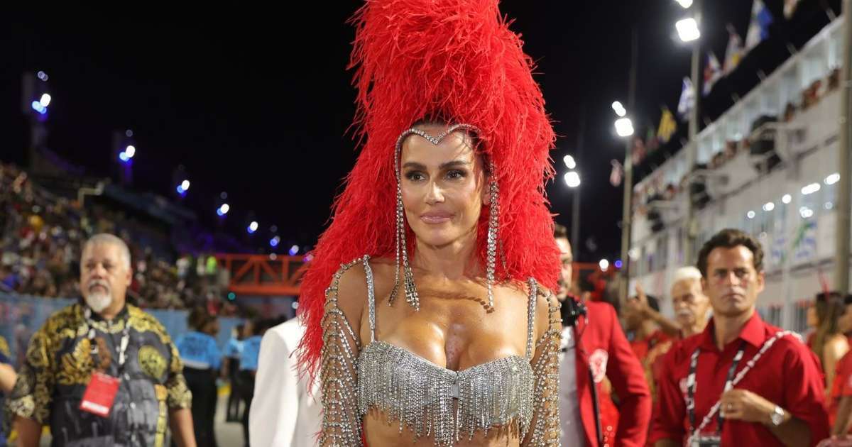 Deborah Secco fala sobre perrengues no Carnaval e revela que beijou na boca