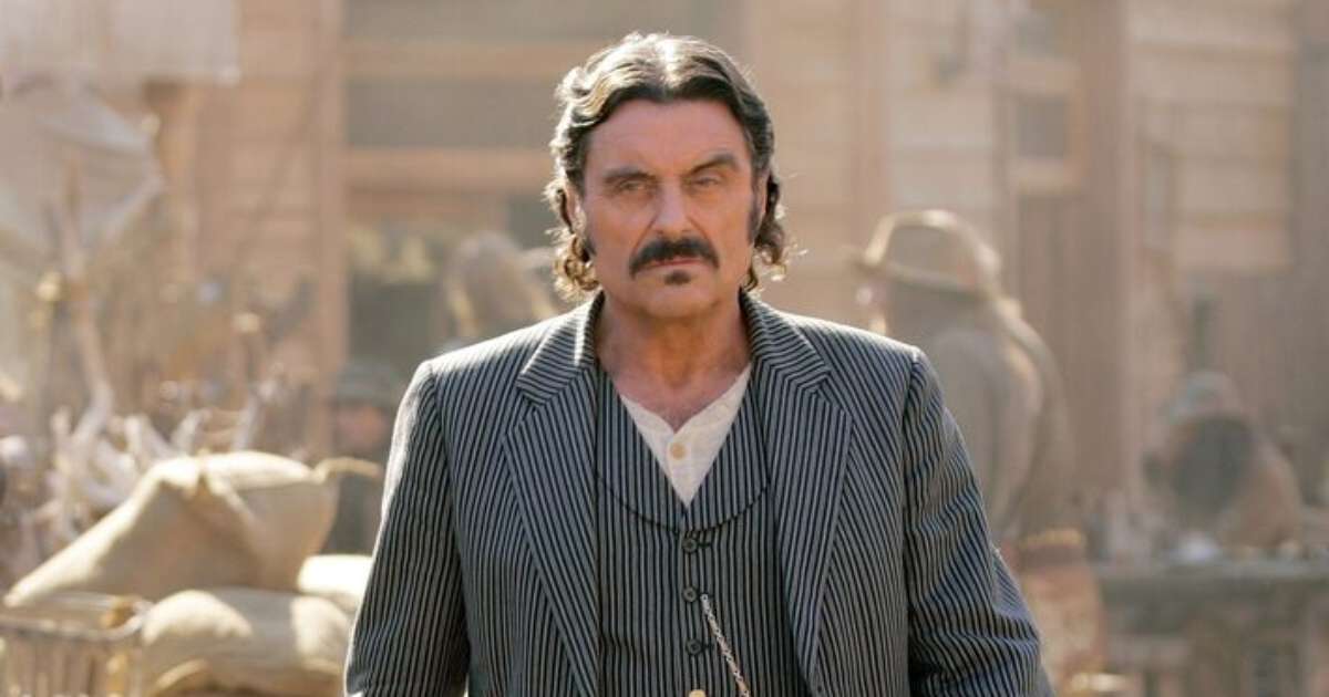 Ian McShane lembra papel histórico no faroeste 'Deadwood': 'Foi um presente'