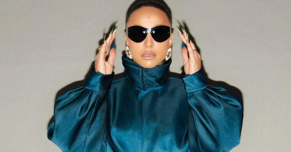 Poderosa: Sabrina Sato usa casaco de R$ 54 mil da YSL no The Town