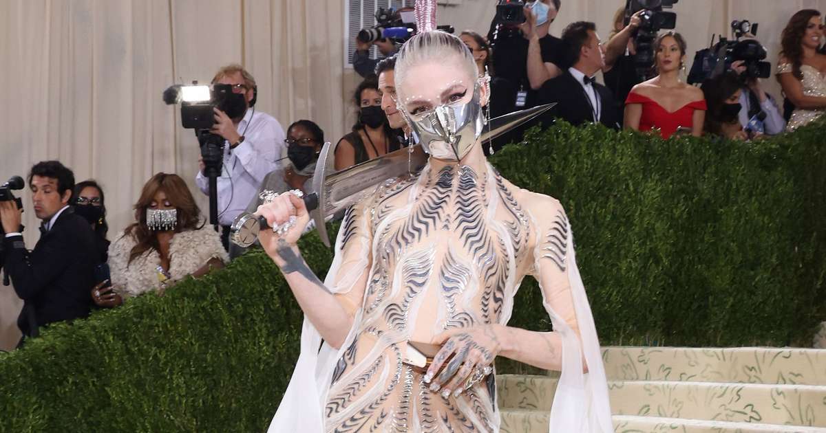 Grimes critica onda de ataques antissemitas e racistas entre fãs dela