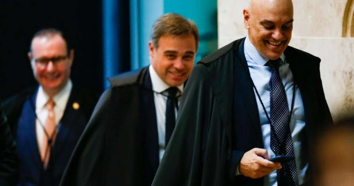 Alexandre de Moraes brinca com André Mendonça em sessão no STF: 'Quer ir para a Primeira Turma'
